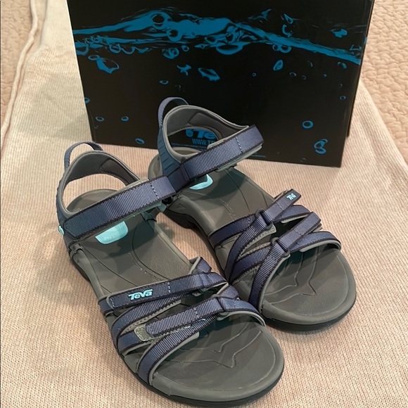 Teva Shoes - EUC Teva Sandals
